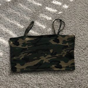 cropped camo tanktop